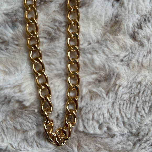 Louis Vuitton lock and key with gold tone chain - Picture 5 of 8